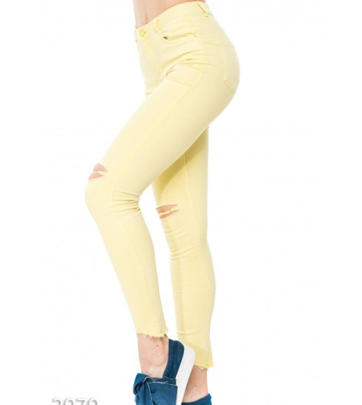 Желтые узкие джинсы с прорезями