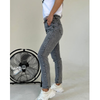 Сірі джинси мами зі складаннями