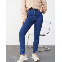 Синие джинсы с перфорацией