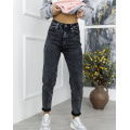 Серые джинсы модели Слим Мом