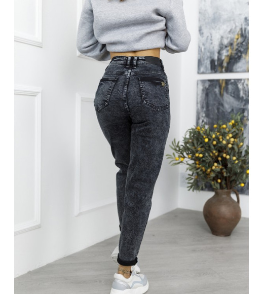 Серые джинсы модели Слим Мом
