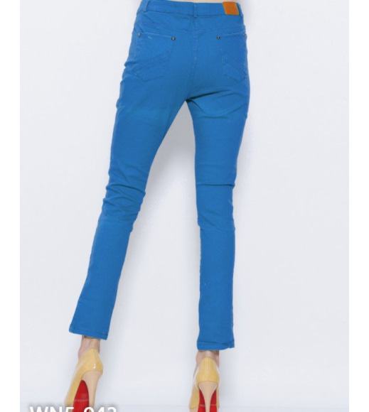 Синие джинсы скинни с перфорацией и бахромой