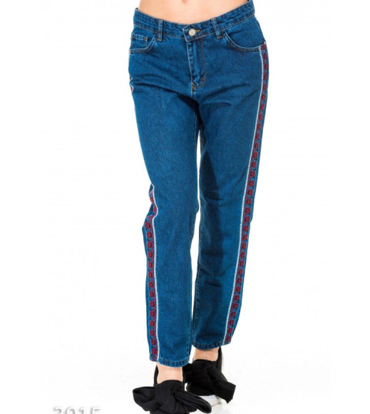 Синие джинсы-трубы с вышитым орнаментом по бокам