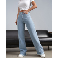 Голубые прямые джинсы с бахромой