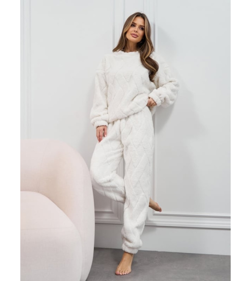 Белая махровая пижама на эластичных манжетах