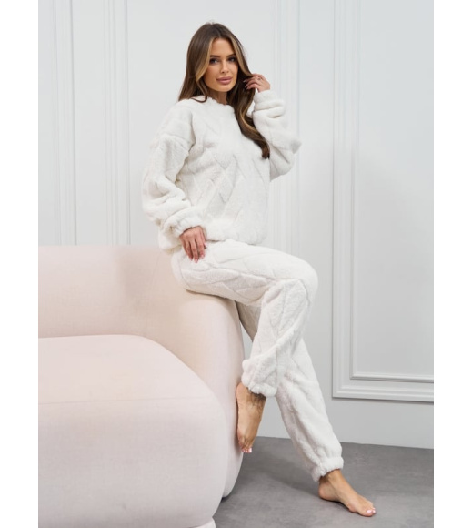Белая махровая пижама на эластичных манжетах
