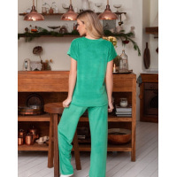 Зеленая велюровая пижама со свободными брюками