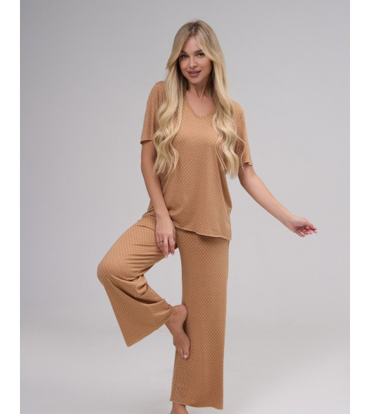 Бежевая в горошек пижама из трикотажа