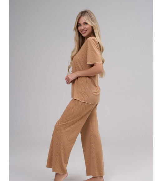 Бежевая в горошек пижама из трикотажа