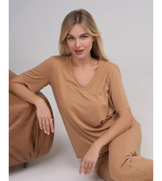 Бежевая в горошек пижама из трикотажа