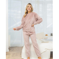 Бежевая махровая пижама с длинными рукавами