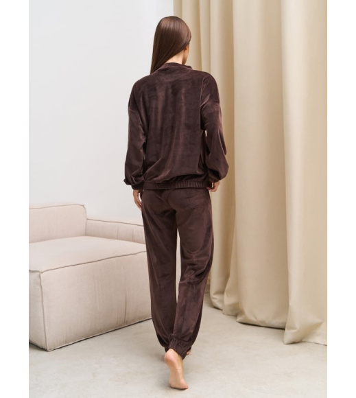 Темно-коричневая велюровая пижама на манжетах