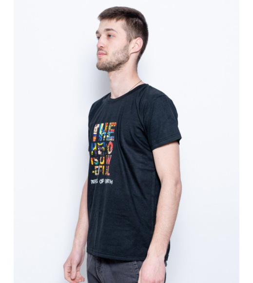 Черная трикотажная молодежная футболка с ярким принтом