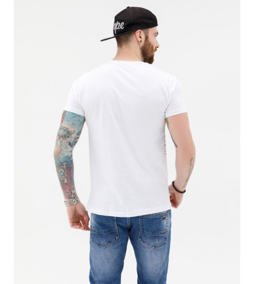 Белая трикотажная принтованная футболка