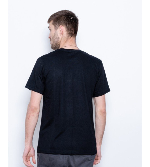 Трикотажна футболка чорного кольору з принтом
