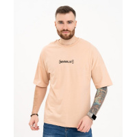 Бежевая футболка с надписью на спинке