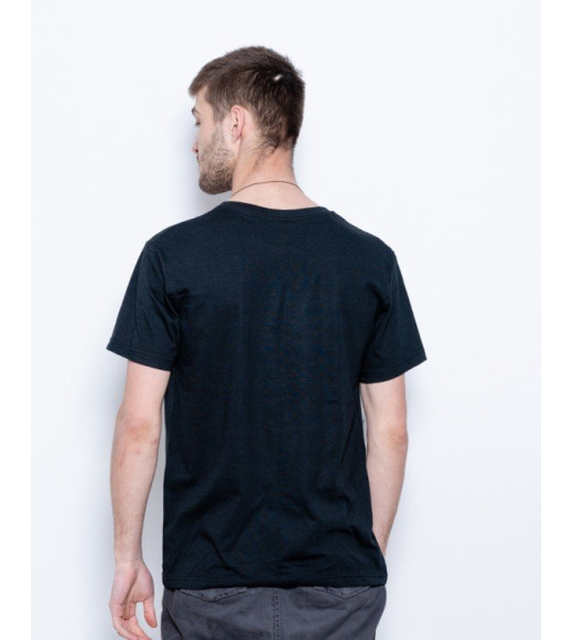 Чорна тонка трикотажна футболка з яскравим принтом