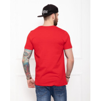 Красная трикотажная футболка с молодежным принтом