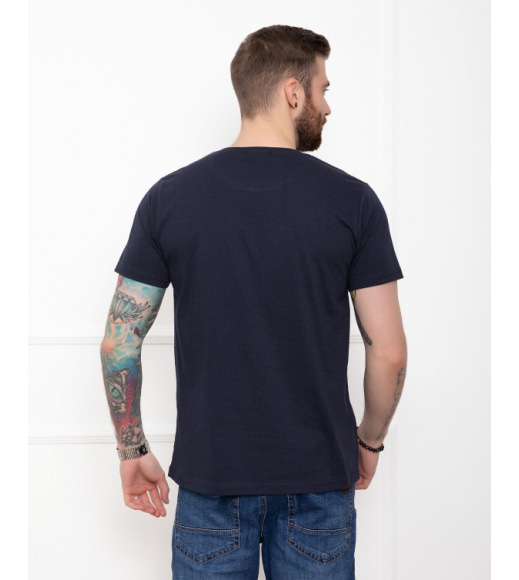 Темно-синя трикотажна футболка з лаконічним написом