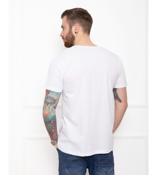Белая трикотажная футболка с цветным принтом