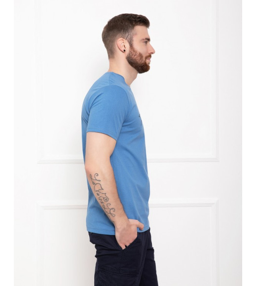 Синя трикотажна футболка з лаконічним написом