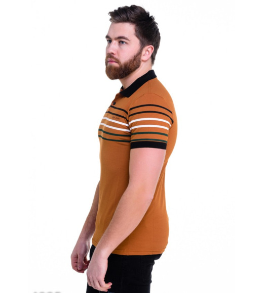 Горчичная мужская футболка-поло с контрастными цветными полосами