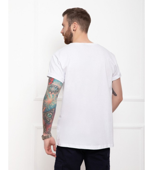 Белая трикотажная футболка с надписями