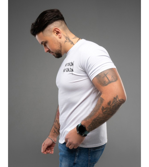 Трикотажная белая футболка с принтом на спинке
