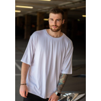 Белая вискозная футболка свободного кроя