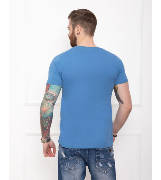 Синя трикотажна футболка з написами