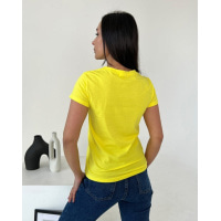 Желтая трикотажная футболка с цветочком