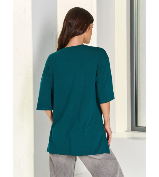 Свободная темно-зеленая футболка с разрезами