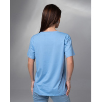 Блакитна футболка з блискучим написом
