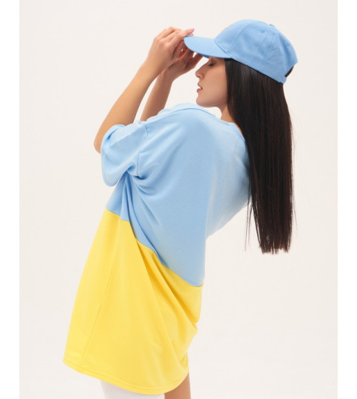 Желто-голубая свободная футболка