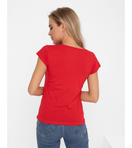 Красная трикотажная футболка с надписью