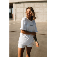 Белая женская футболка с принтом Seventeen 2000.5208