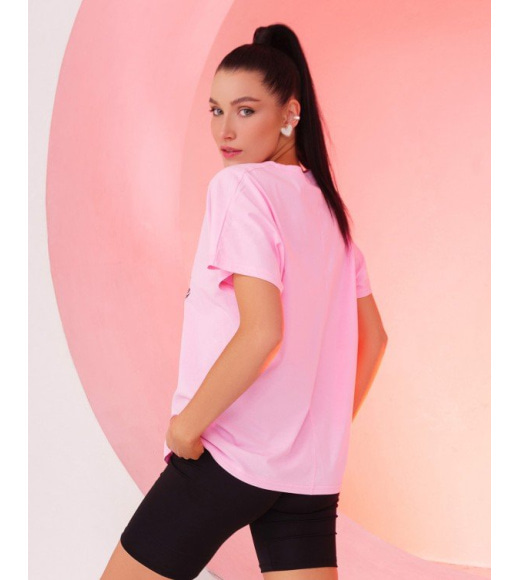 Розовая трикотажная футболка с ярким принтом