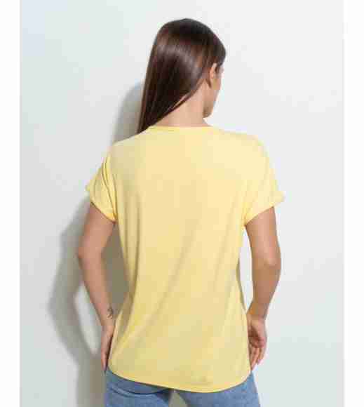 Желтая свободная футболка-кимоно с надписью