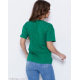 Зеленая трикотажная футболка с ярким красным принтом