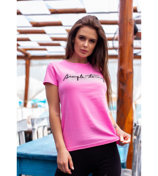 Розовая футболка с блестящим принтом