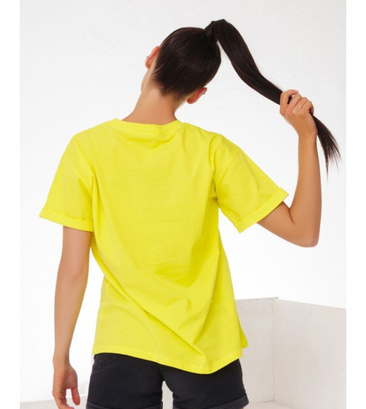 Жовта трикотажна футболка з вишитим написом