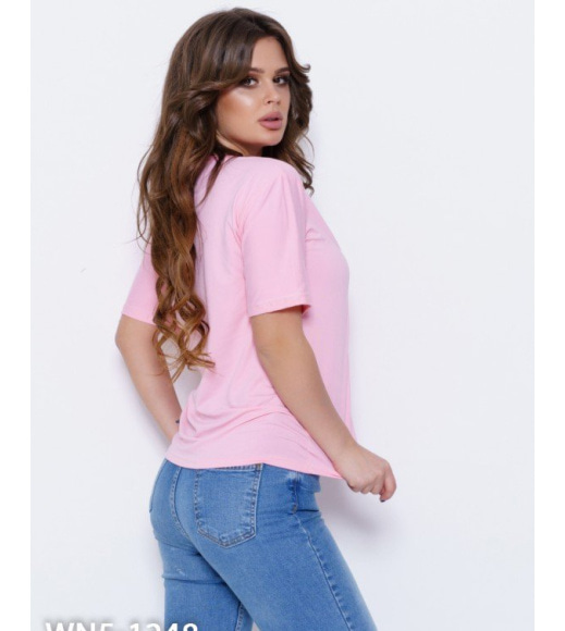 Розовая трикотажная футболка с ярким принтом