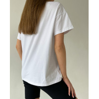 Белая удлиненная футболка с принтом