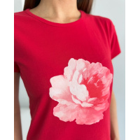 Красная хлопковая футболка с цветочным рисунком