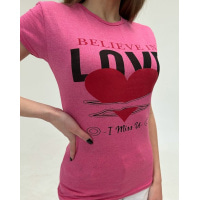 Малинова бавовняна футболка з серцем та написом