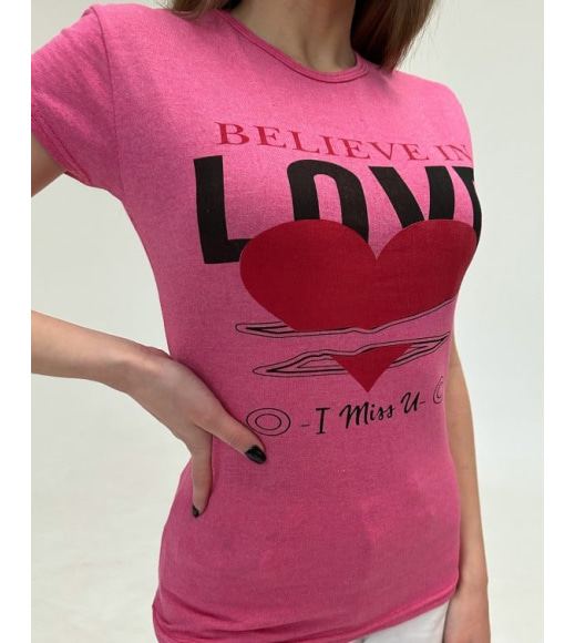 Малинова бавовняна футболка з серцем та написом