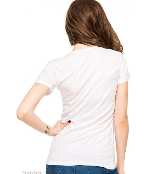 Белая футболка на лето с крупным "кольчужным" карманом