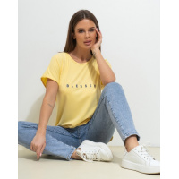 Желтая свободная футболка с надписью