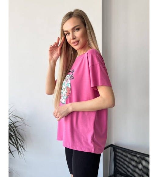 Розовая свободная футболка с ярким принтом