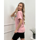 Розовая оверсайз футболка с нашивками